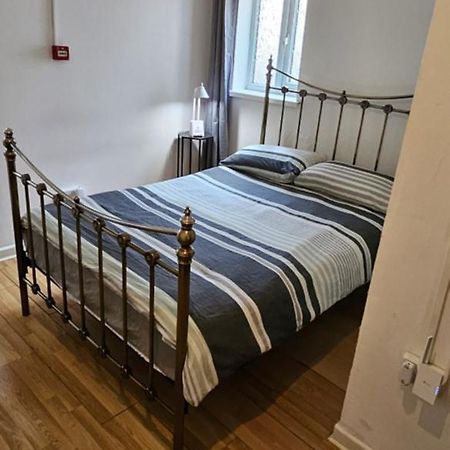 No Frills & Nothing Fancy 1 Bed Studio City Centre Cardiff Exterior foto