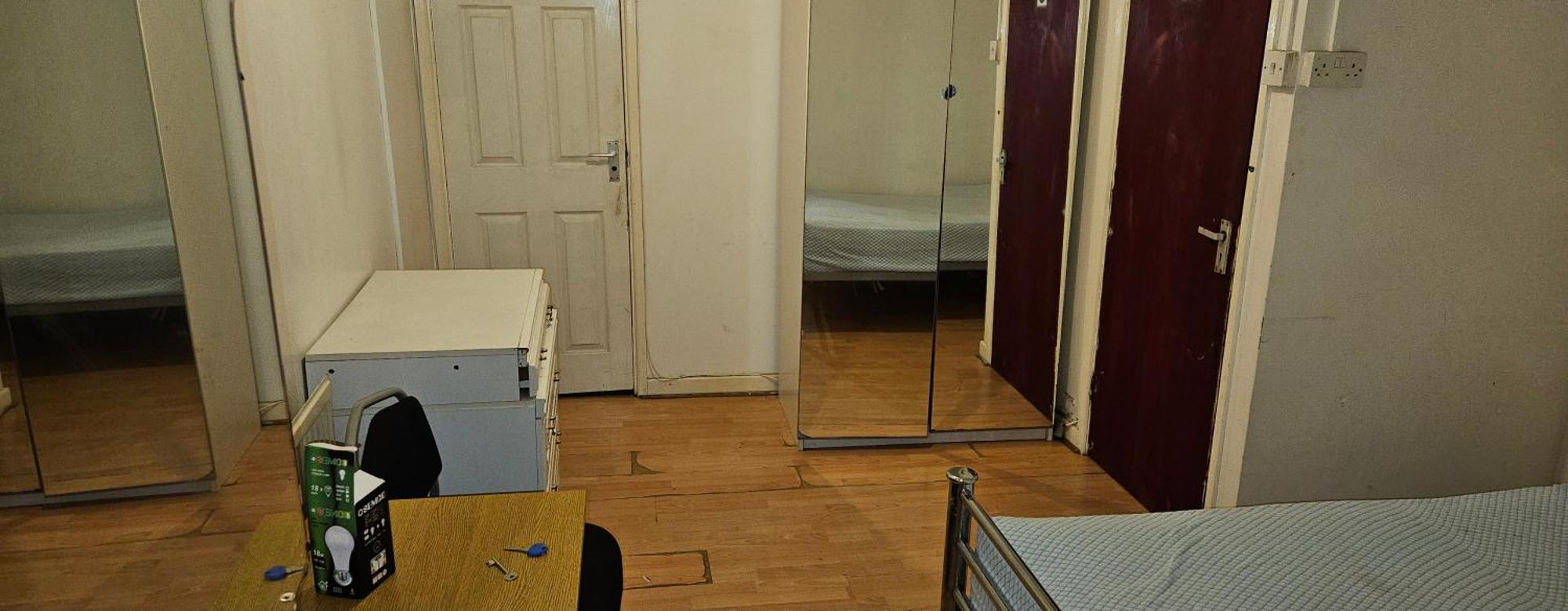 No Frills & Nothing Fancy 1 Bed Studio City Centre Cardiff Exterior foto