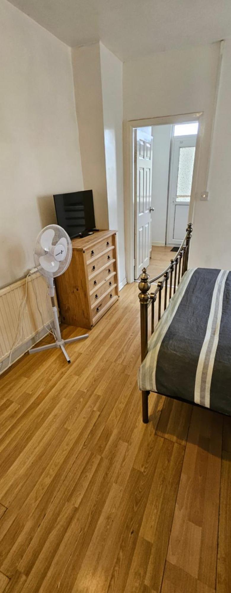 No Frills & Nothing Fancy 1 Bed Studio City Centre Cardiff Exterior foto