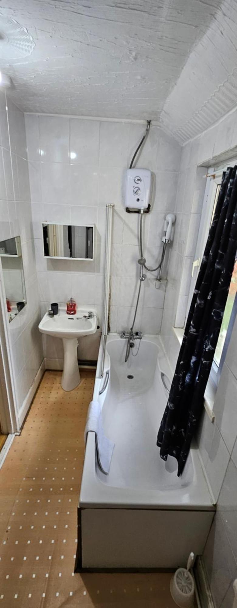 No Frills & Nothing Fancy 1 Bed Studio City Centre Cardiff Exterior foto
